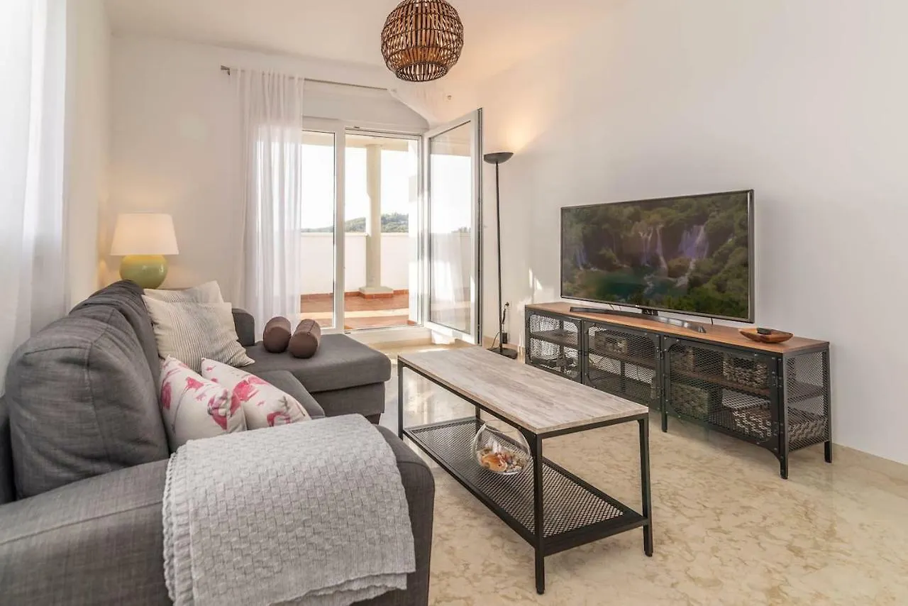 Recently Decorated 2Bdr Penthouse In Fuengirola 아파트 0*,  스페인